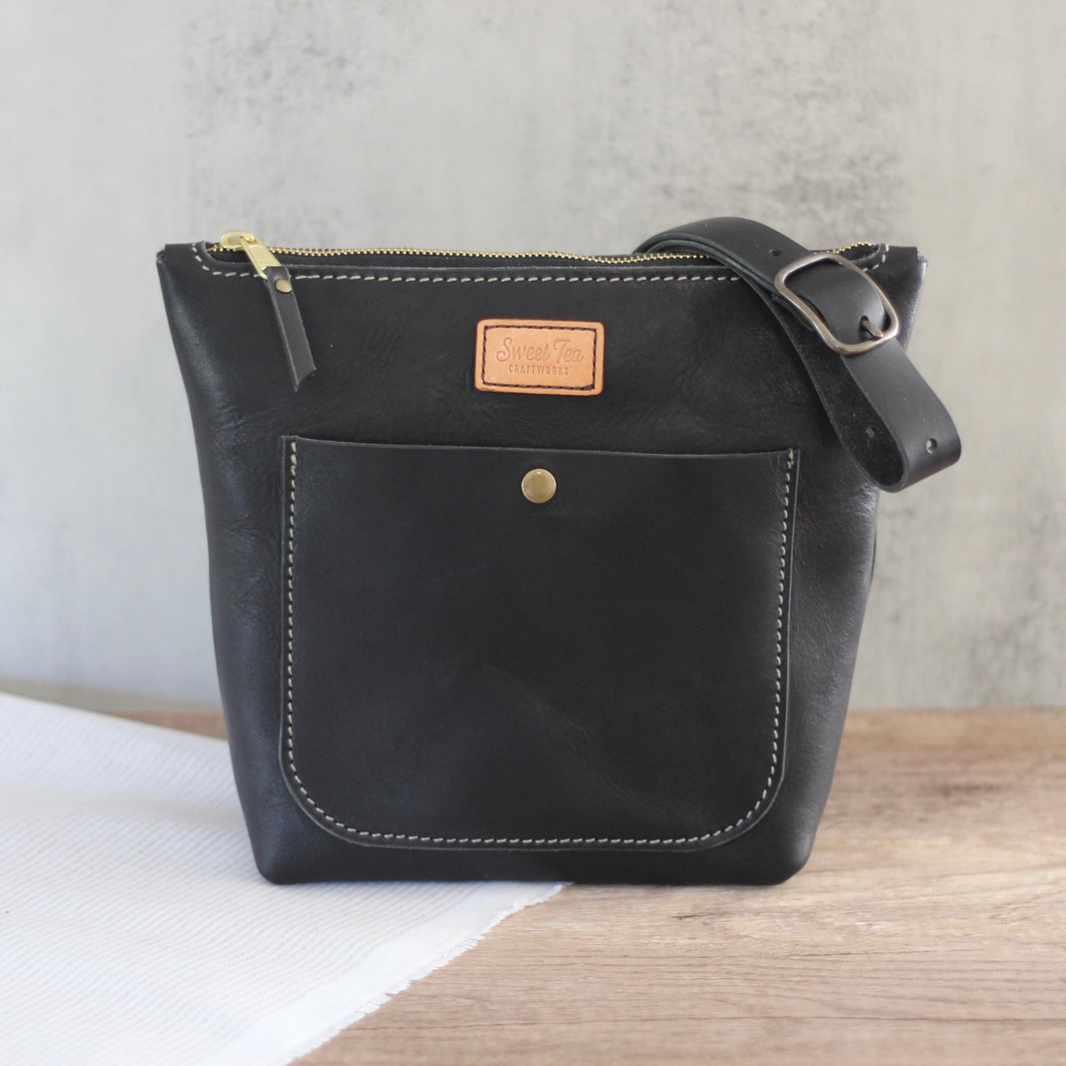 Crossbody Bag (Zipper Close)
