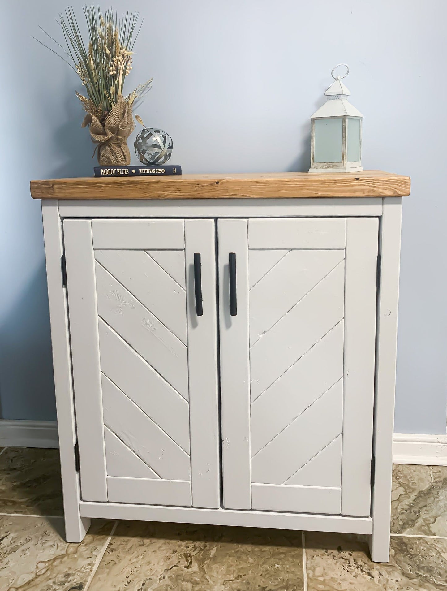 White bottom with Golden Oak top (Black hardware)