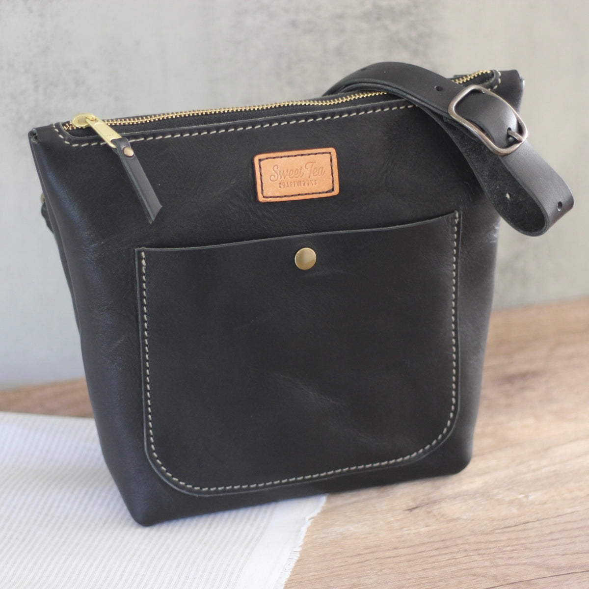 Crossbody Bag (Zipper Close)