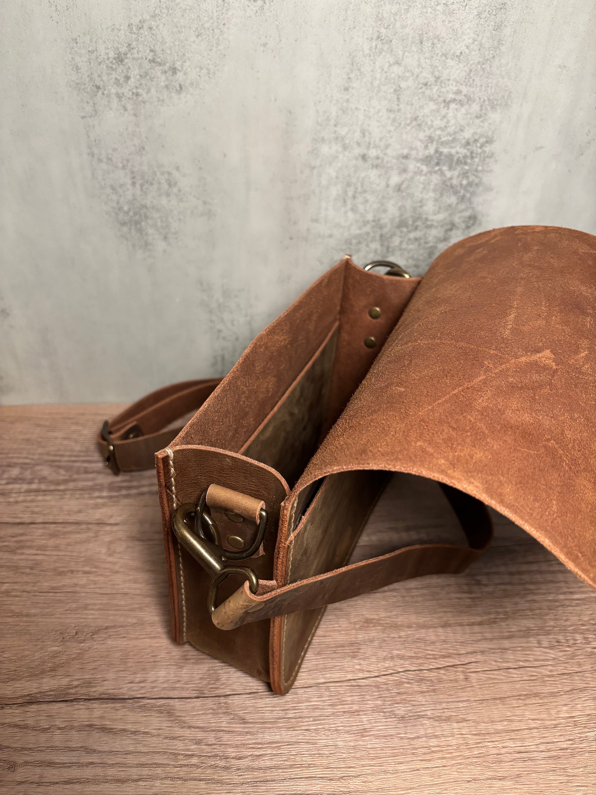 Leather Crossbody Bag - Sweet Tea Craftworks